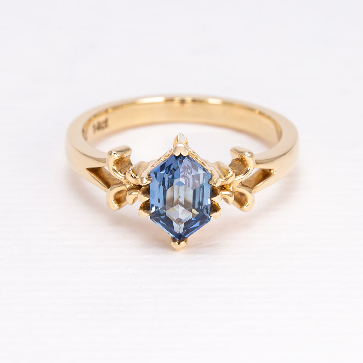 1.34 carat Hexagonal cut Cornflower Blue Sapphire French Filigree Ring in 14 carat Yellow Gold