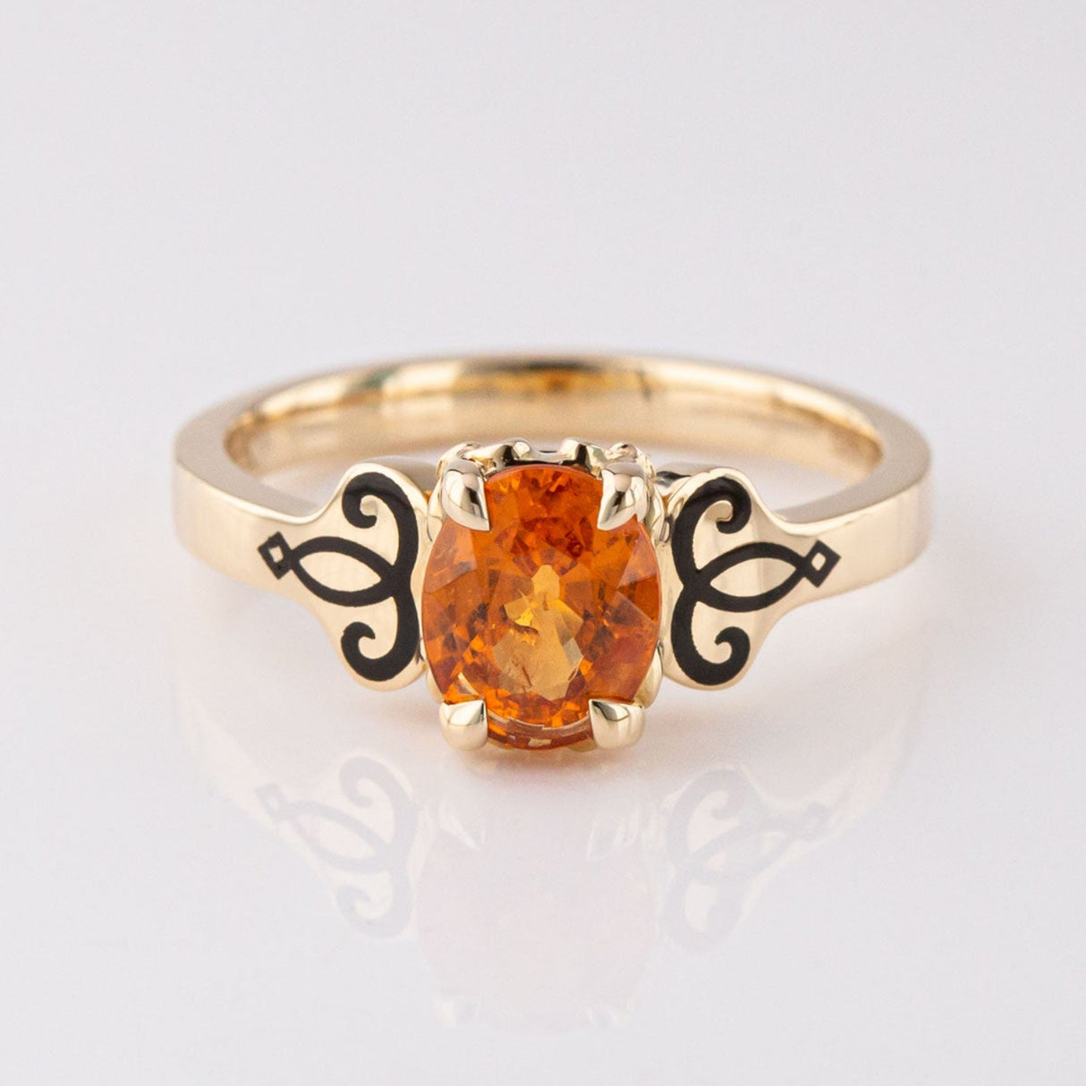 1.70 carat Mandarin Garnet Deco ring in 14 carat Gold