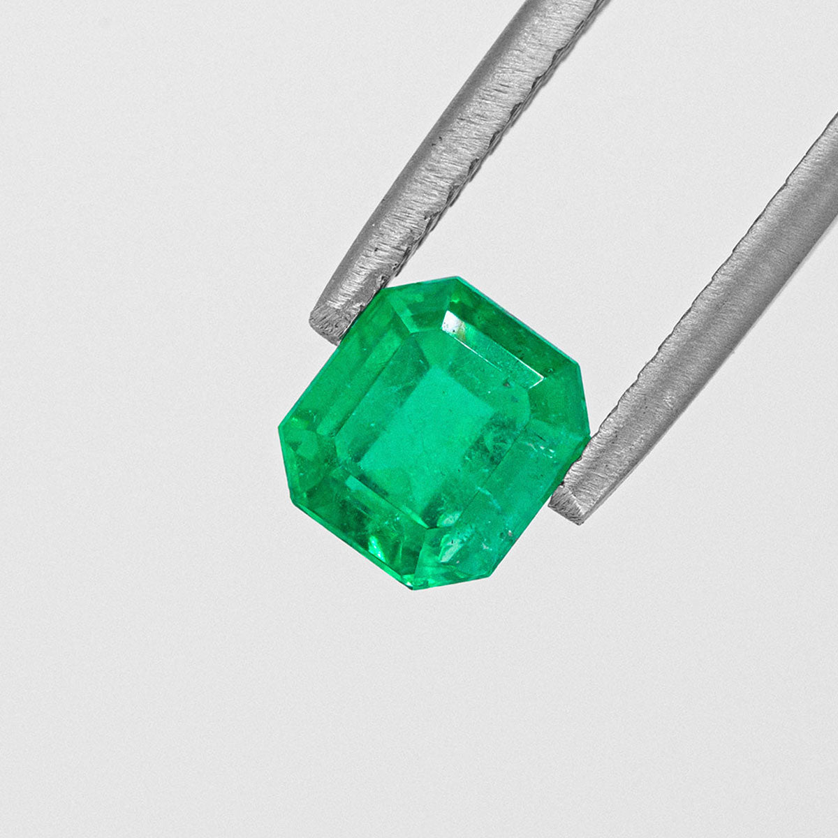 Apple Green Emerald - Emerald cut 1.32 carats