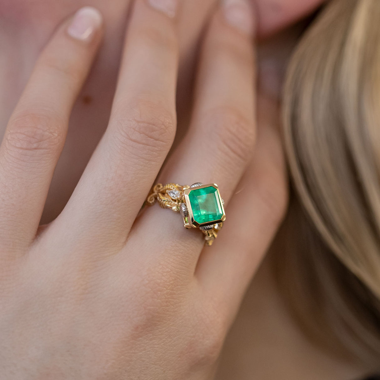 3.47 carat Emerald Seahorse Temple ring with Diamonds in 18 carat Gold and Platinum