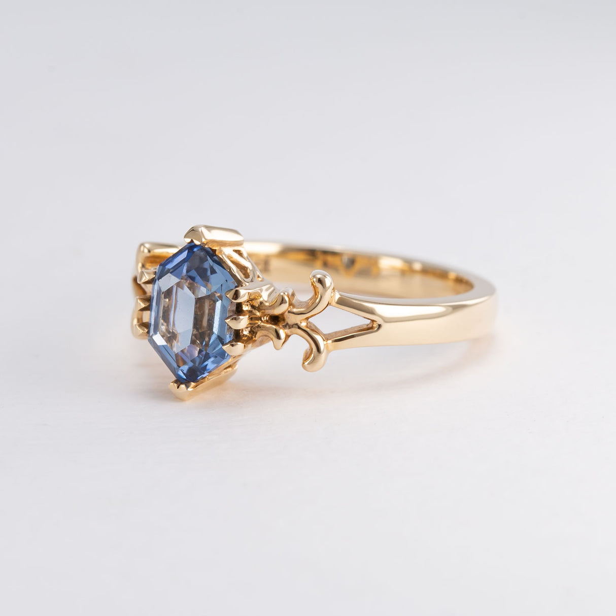 1.34 carat Hexagonal cut Cornflower Blue Sapphire French Filigree Ring in 14 carat Yellow Gold