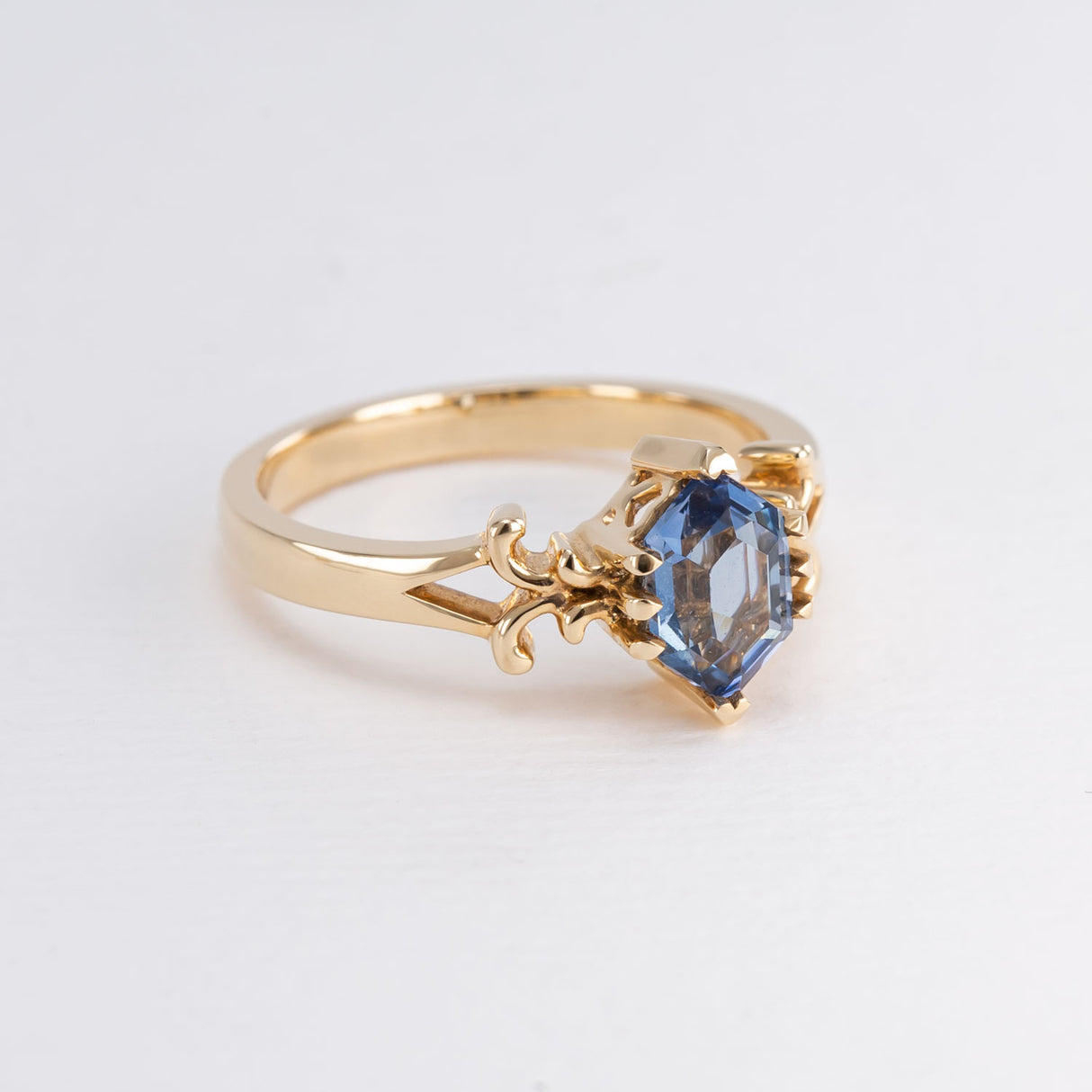 1.34 carat Hexagonal cut Cornflower Blue Sapphire French Filigree Ring in 14 carat Yellow Gold