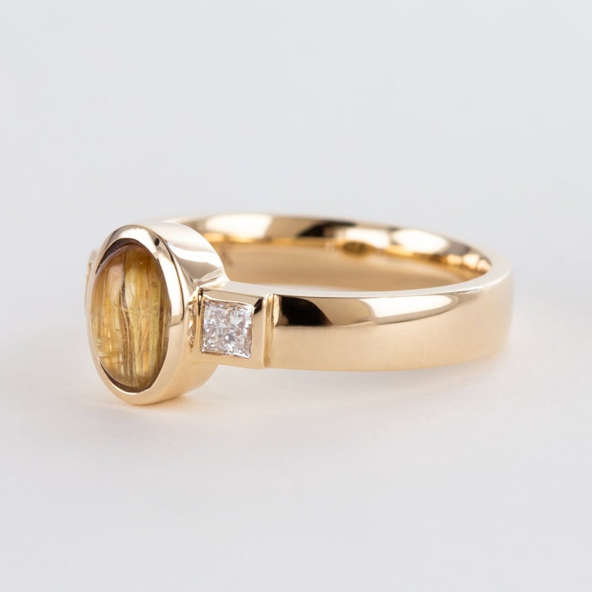 Glittery Rutile Quartz Memories Ring in Gold with Diamonds