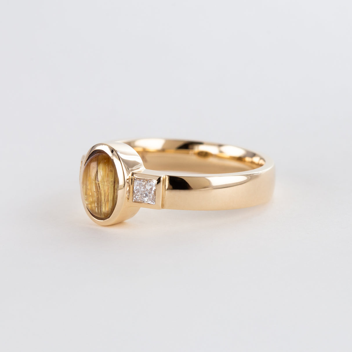 Glittery Rutile Quartz Memories Ring in Gold with Diamonds