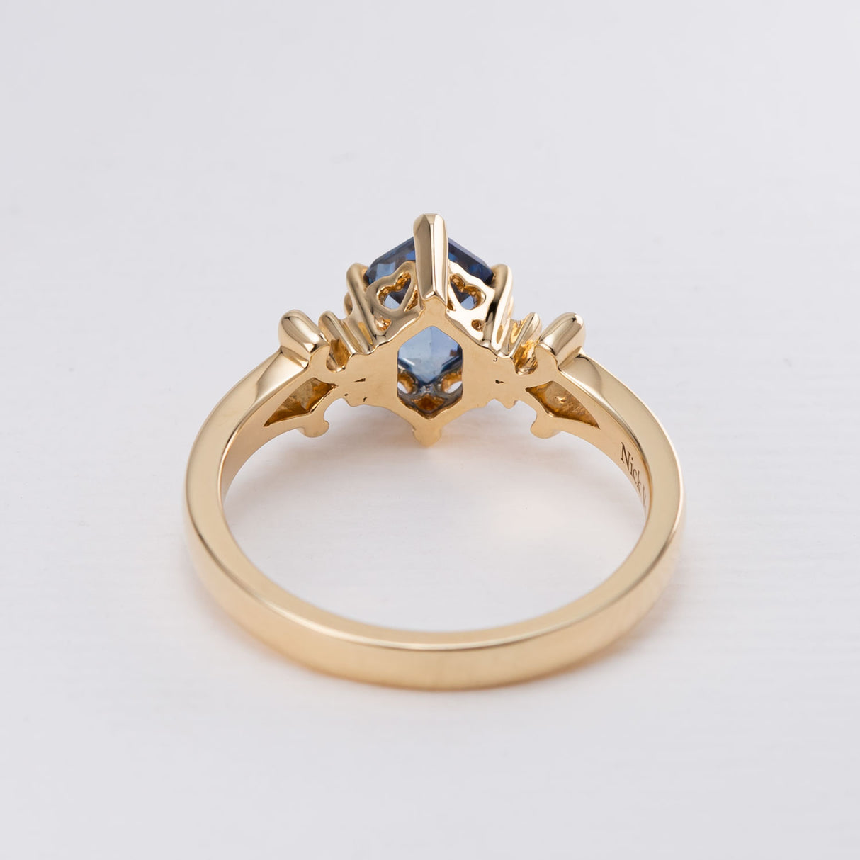 1.34 carat Hexagonal cut Cornflower Blue Sapphire French Filigree Ring in 14 carat Yellow Gold