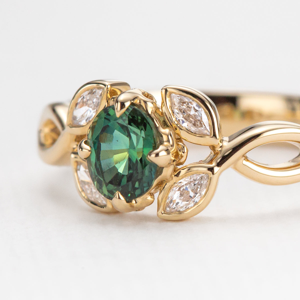 Forest Green Sapphire Nymphia Ring