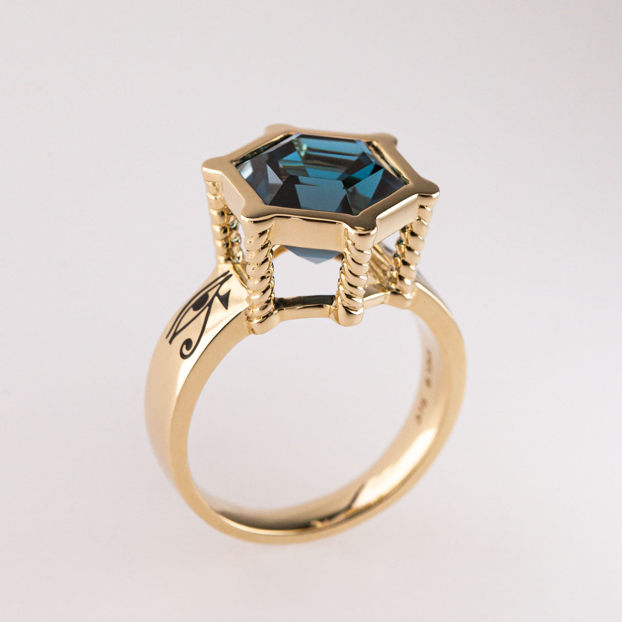 Eye of Horus / Eye of Ra ring with London Blue Topaz in 9 carat Gold