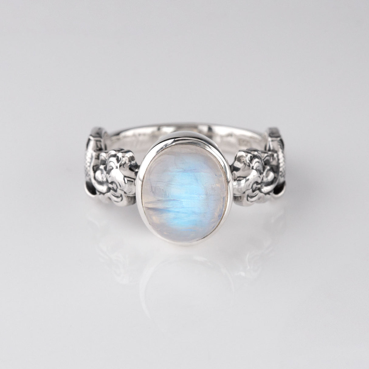 Mermaid ring in Sterling Silver with Rainbow Moonstone