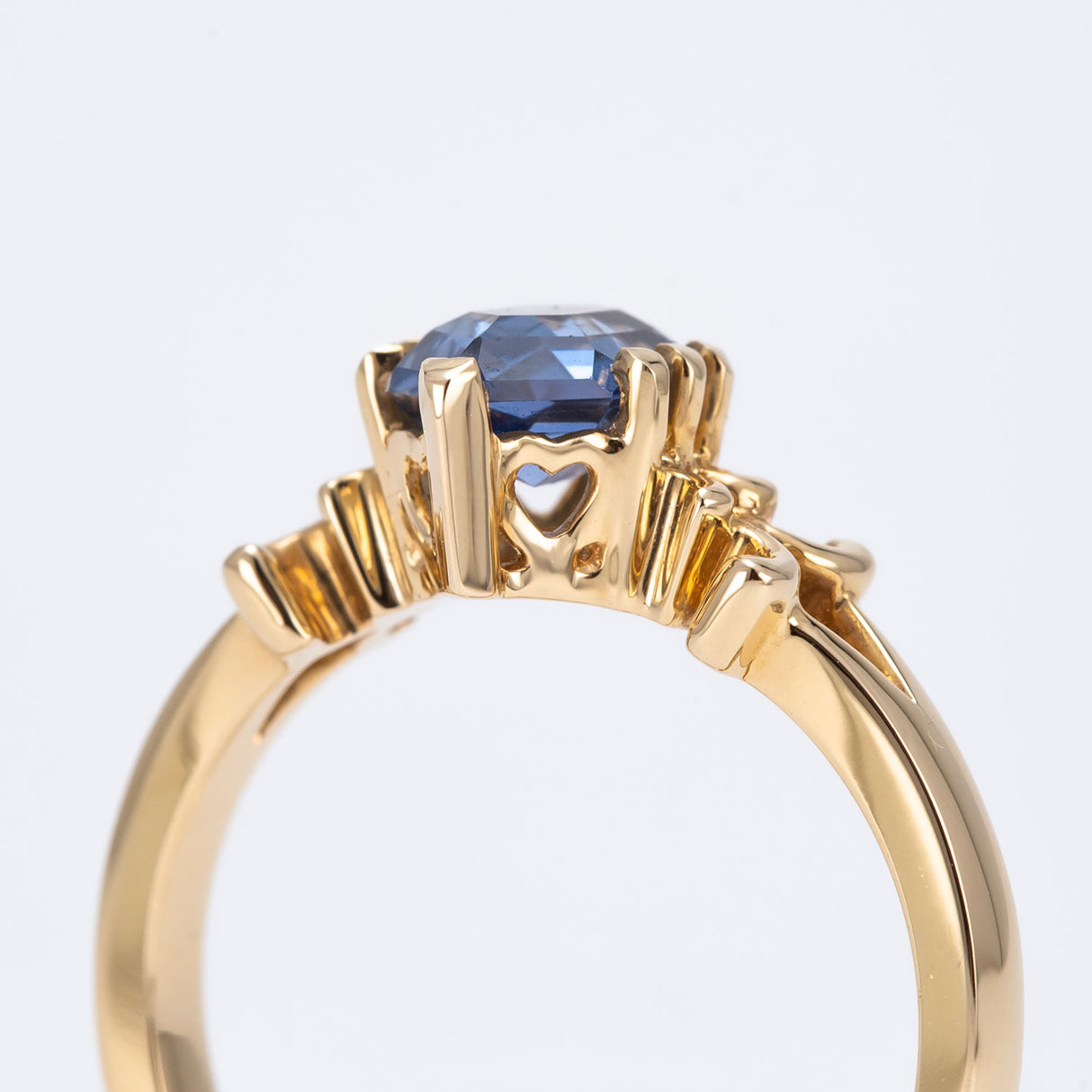 1.34 carat Hexagonal cut Cornflower Blue Sapphire French Filigree Ring in 14 carat Yellow Gold