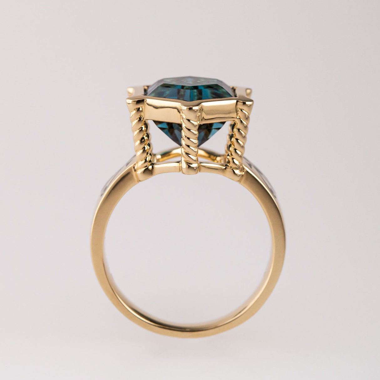 Eye of Horus / Eye of Ra ring with London Blue Topaz in 9 carat Gold
