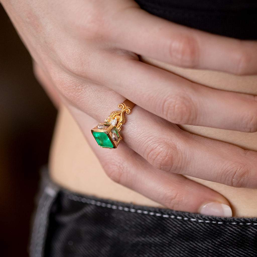 3.47 carat Emerald Seahorse Temple ring with Diamonds in 18 carat Gold and Platinum