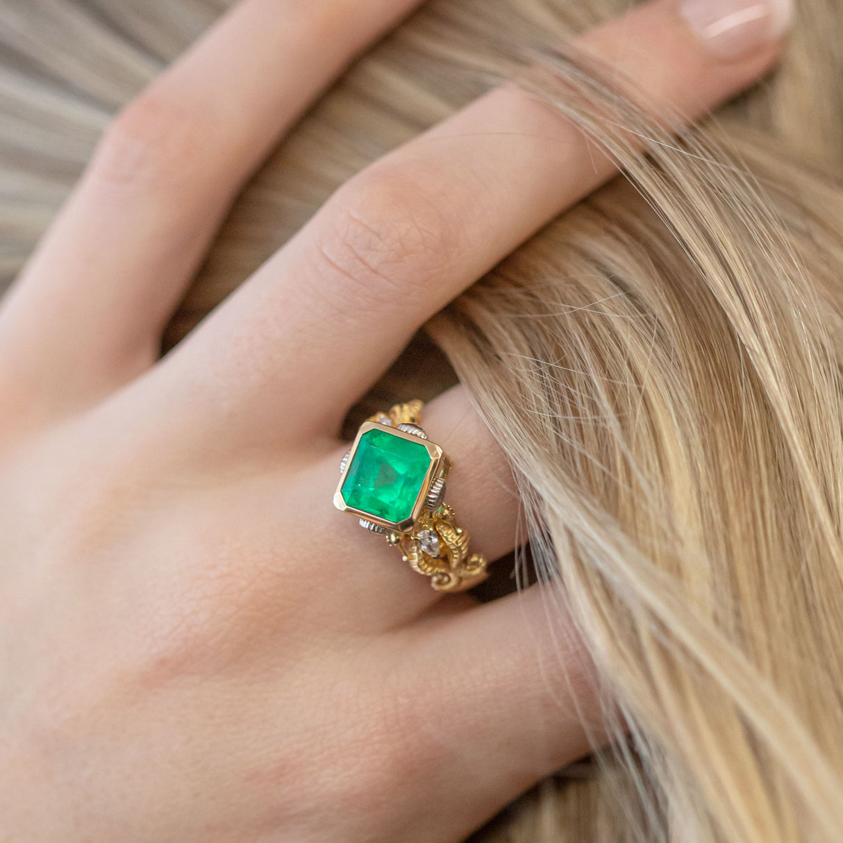 3.47 carat Emerald Seahorse Temple ring with Diamonds in 18 carat Gold and Platinum