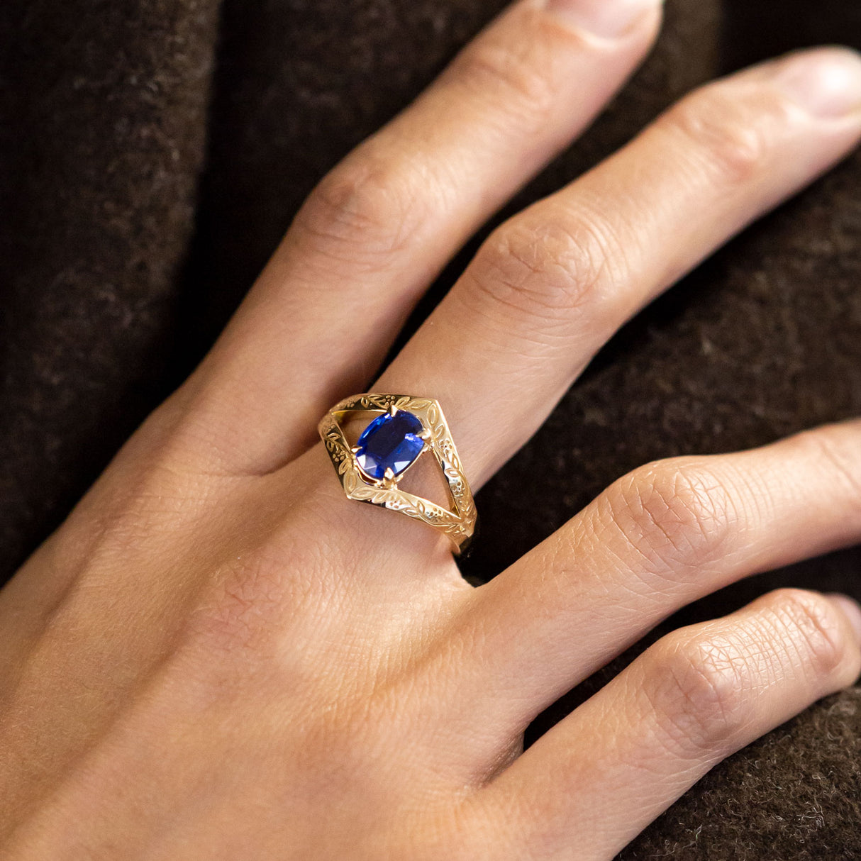 1.47 ct Blue Kyanite Cernunnos ring in 9 carat Gold