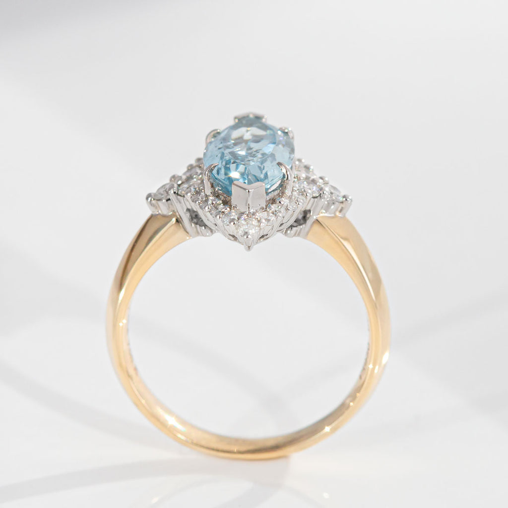 1.94 carat Aquamarine and Diamond Starlight ring in 9 carat Gold and Platinum