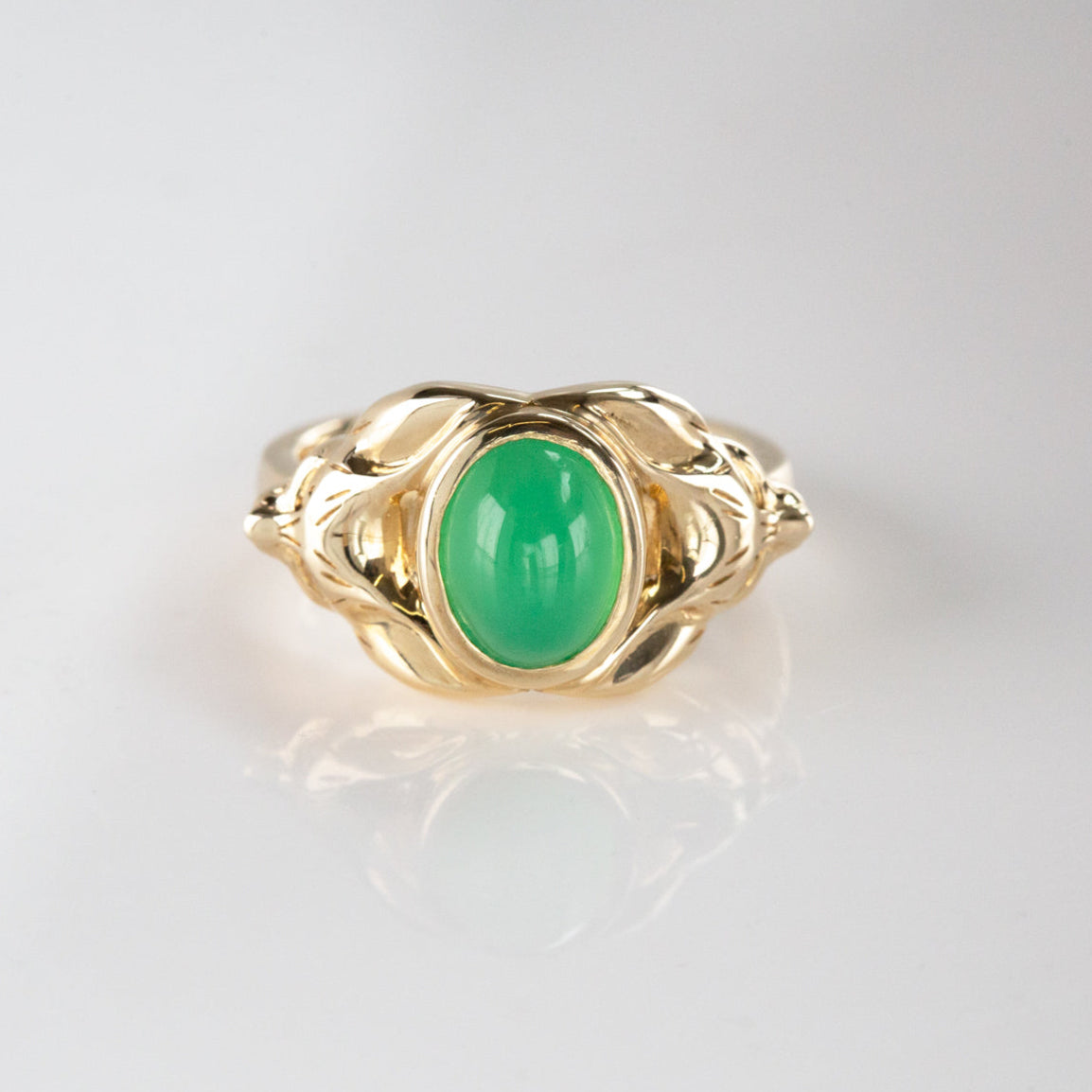 Chrysoprase Egyptian Fox ring in 9 carat Gold