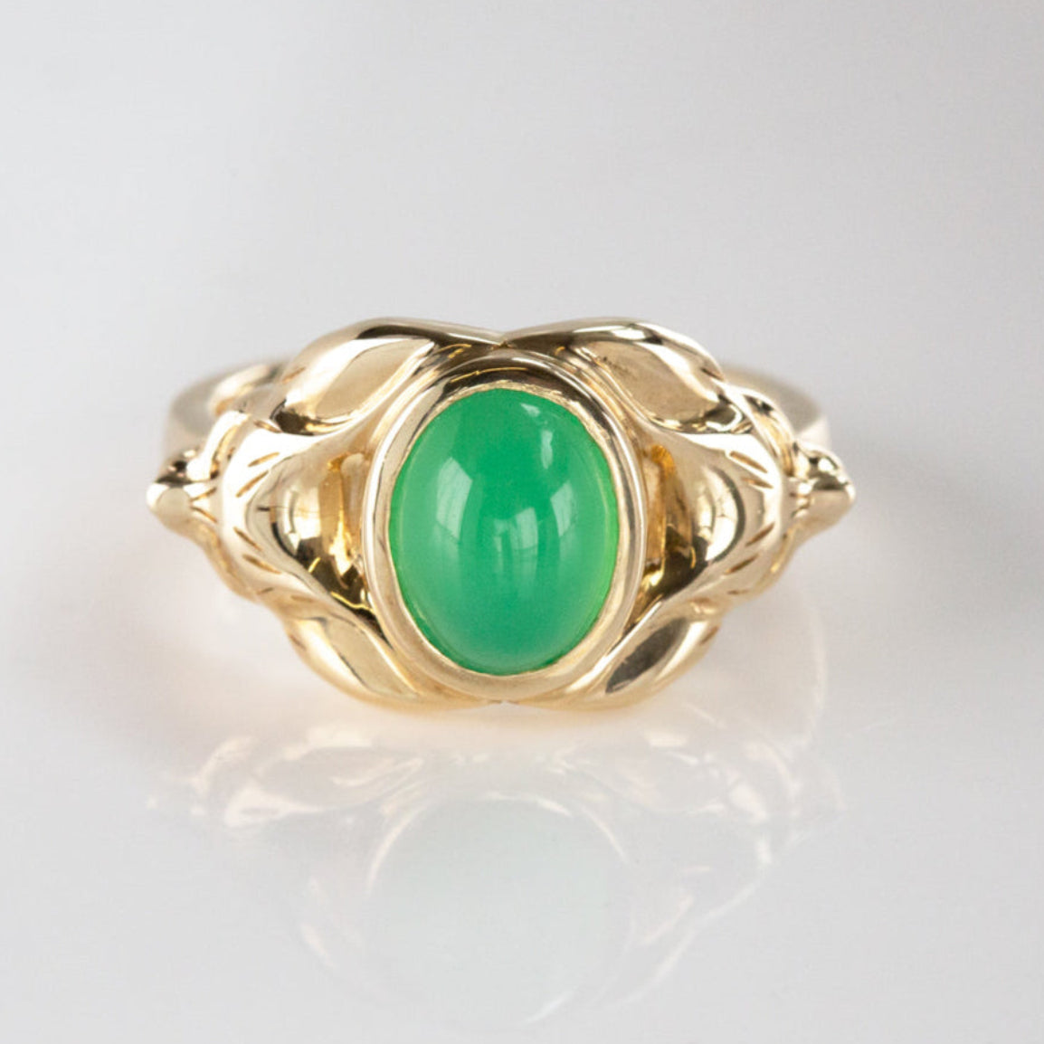 Chrysoprase Egyptian Fox ring in 9 carat Gold