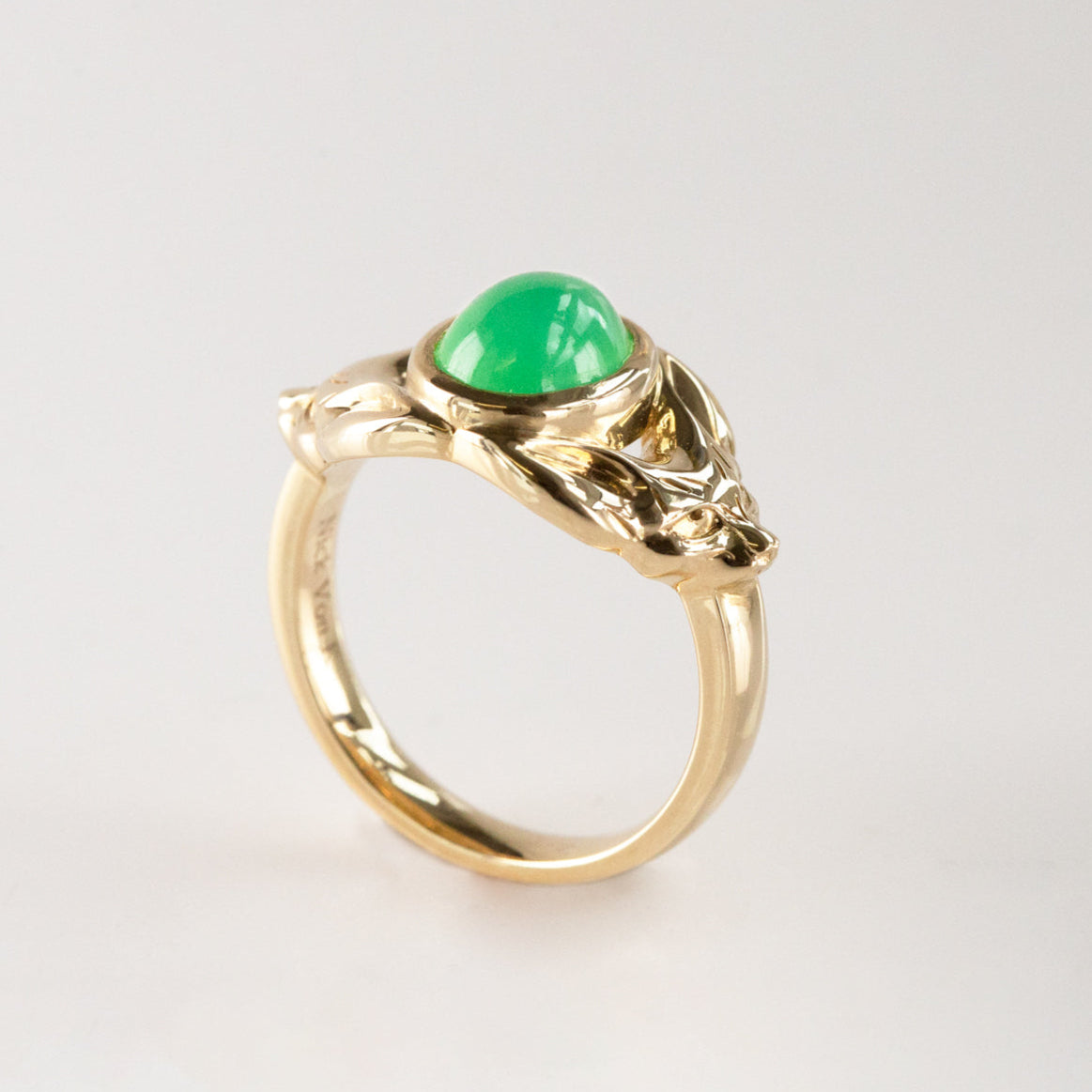 Chrysoprase Egyptian Fox ring in 9 carat Gold