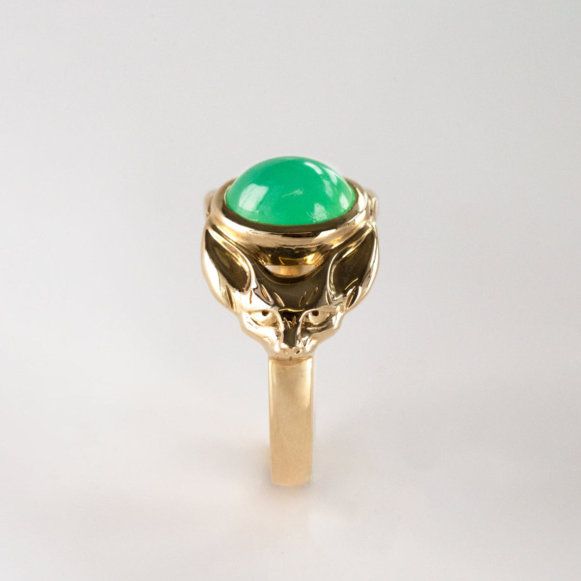 Chrysoprase Egyptian Fox ring in 9 carat Gold