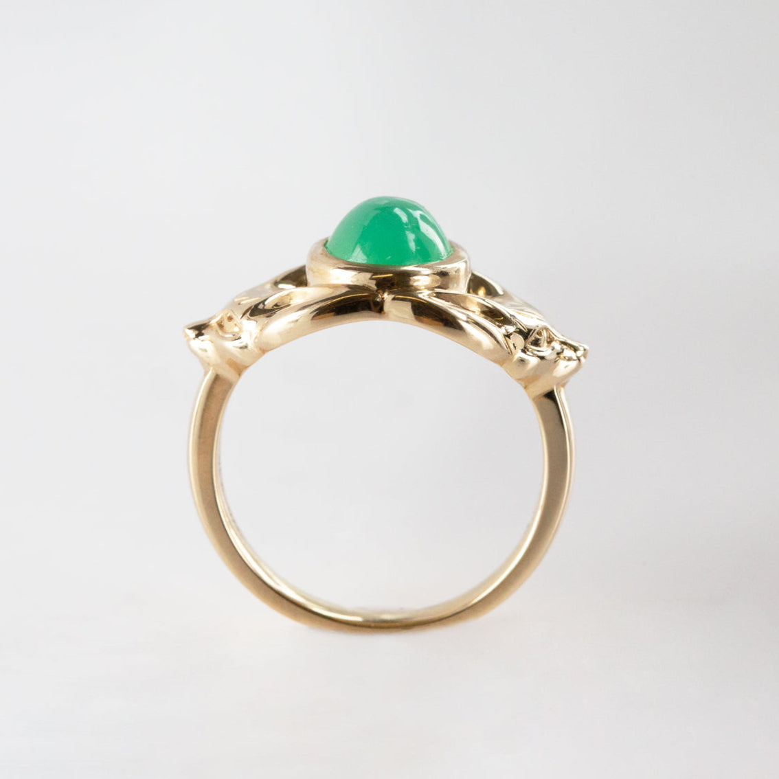Chrysoprase Egyptian Fox ring in 9 carat Gold