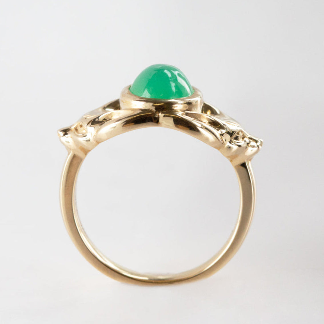 Chrysoprase Egyptian Fox ring in 9 carat Gold
