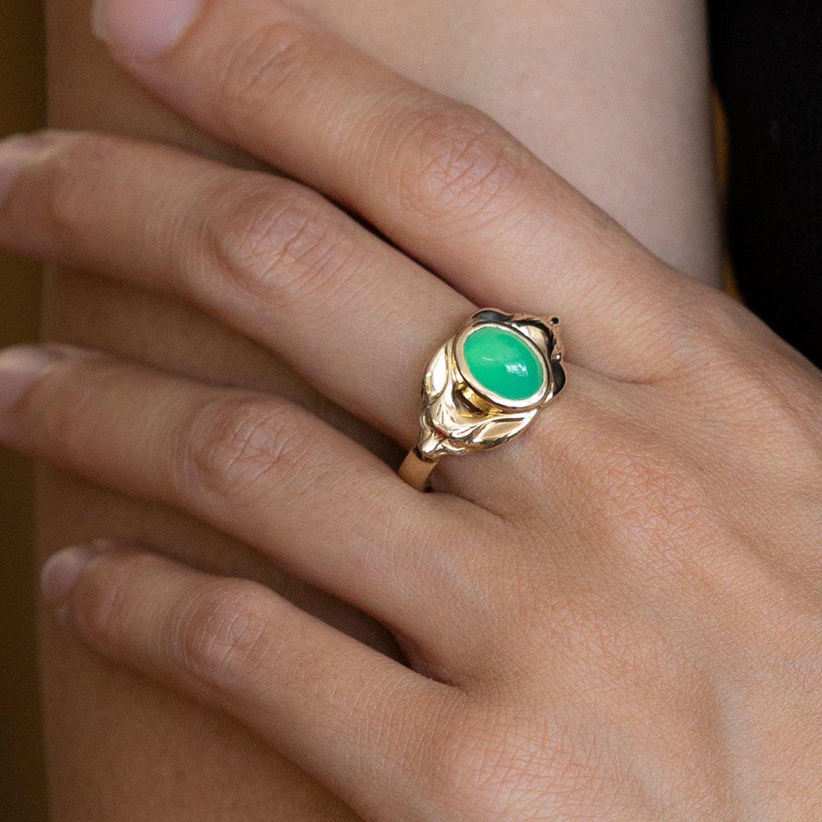 Chrysoprase Egyptian Fox ring in 9 carat Gold