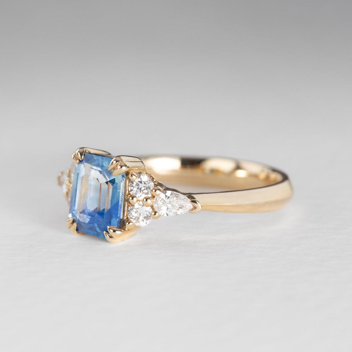 Cloud Kiss Sapphire Ring