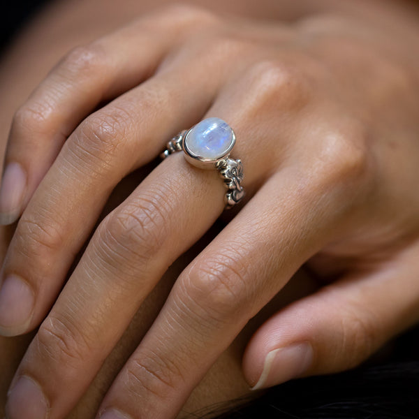 Mermaid ring in Sterling Silver with Rainbow Moonstone
