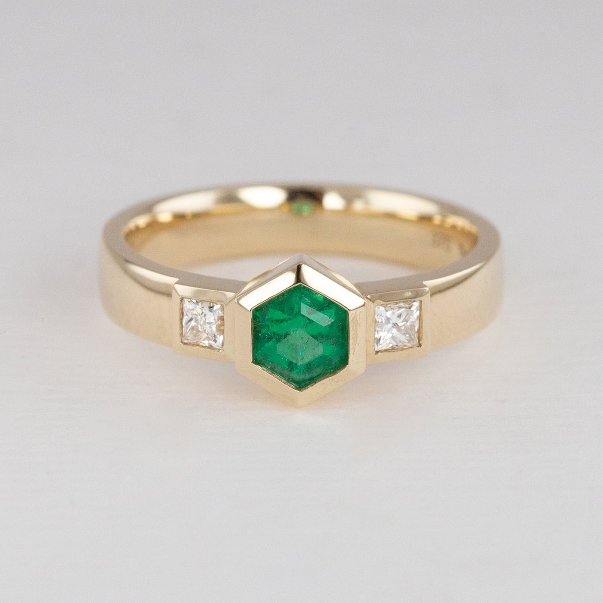 Little Princess ring with Emerald and Diamonds