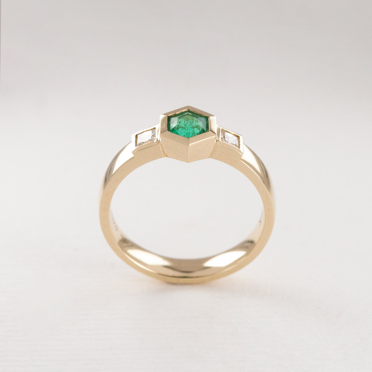 Little Princess ring with Emerald and Diamonds