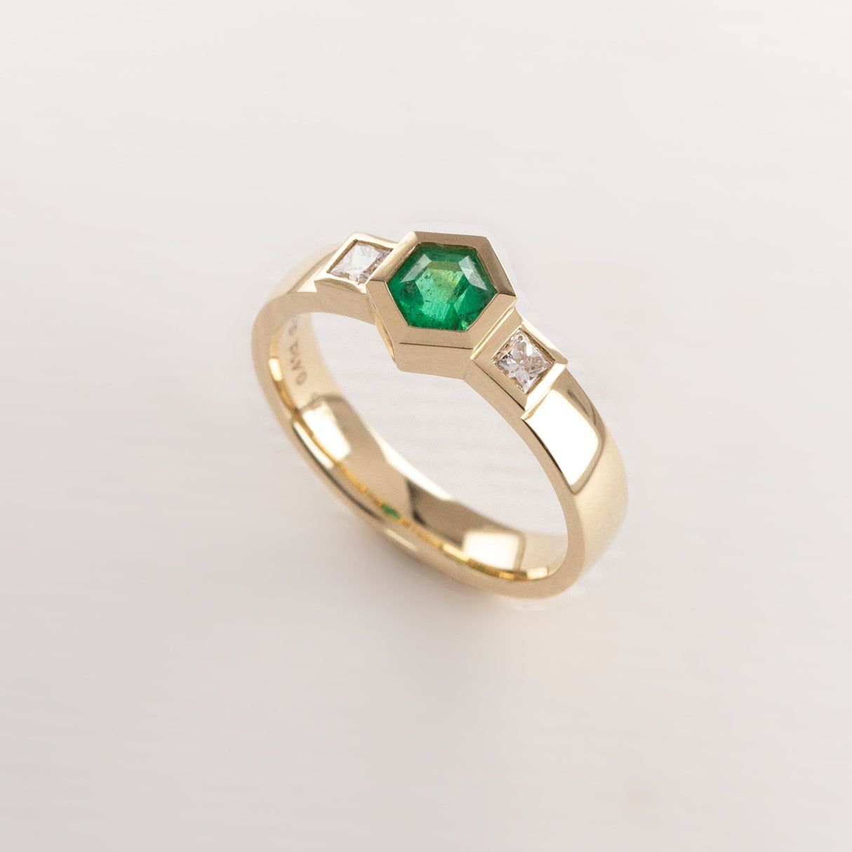 Little Princess ring with Emerald and Diamonds