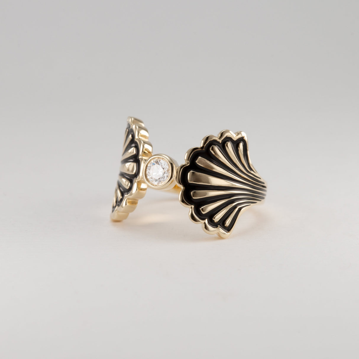 Moulin Rouge Ring with Diamond in 9 carat Gold