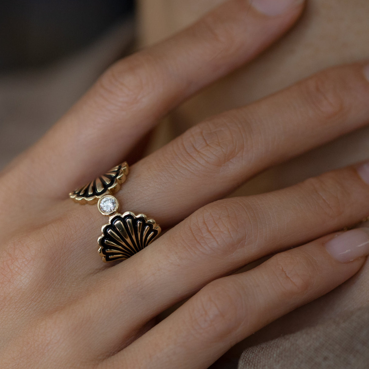 Moulin Rouge Ring with Diamond in 9 carat Gold