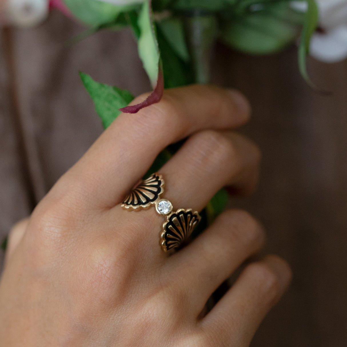 Moulin Rouge Ring with Diamond in 9 carat Gold