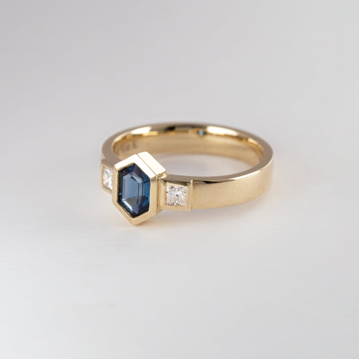 Little Princess ring with Blue Sapphire and Diamonds