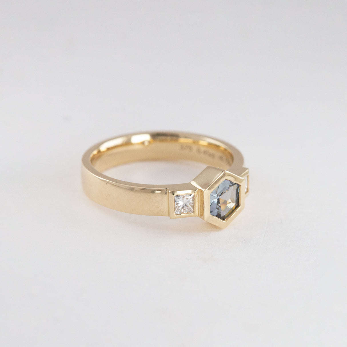 Little Princess ring with Stormy Grey Spinel and Diamonds