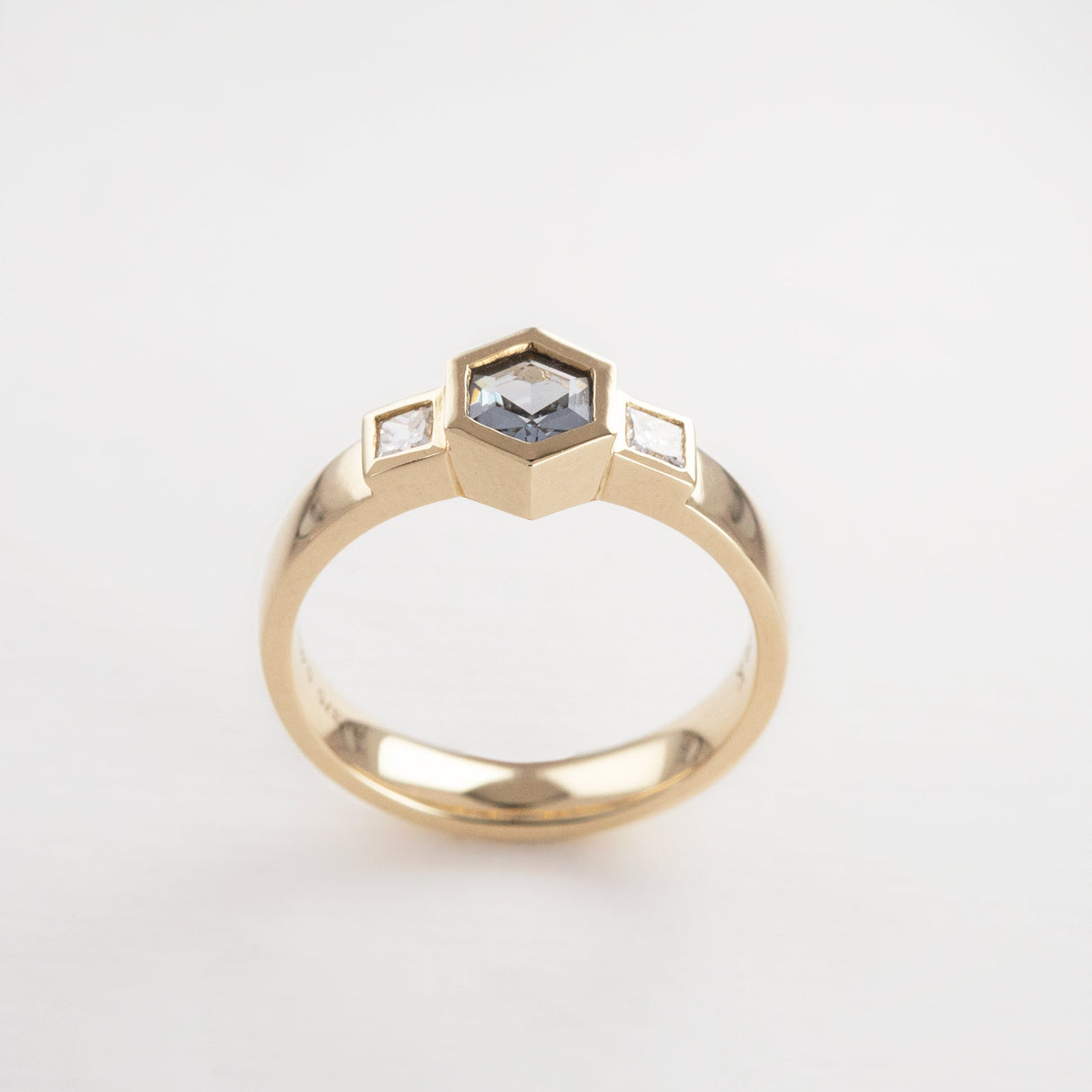 Little Princess ring with Stormy Grey Spinel and Diamonds