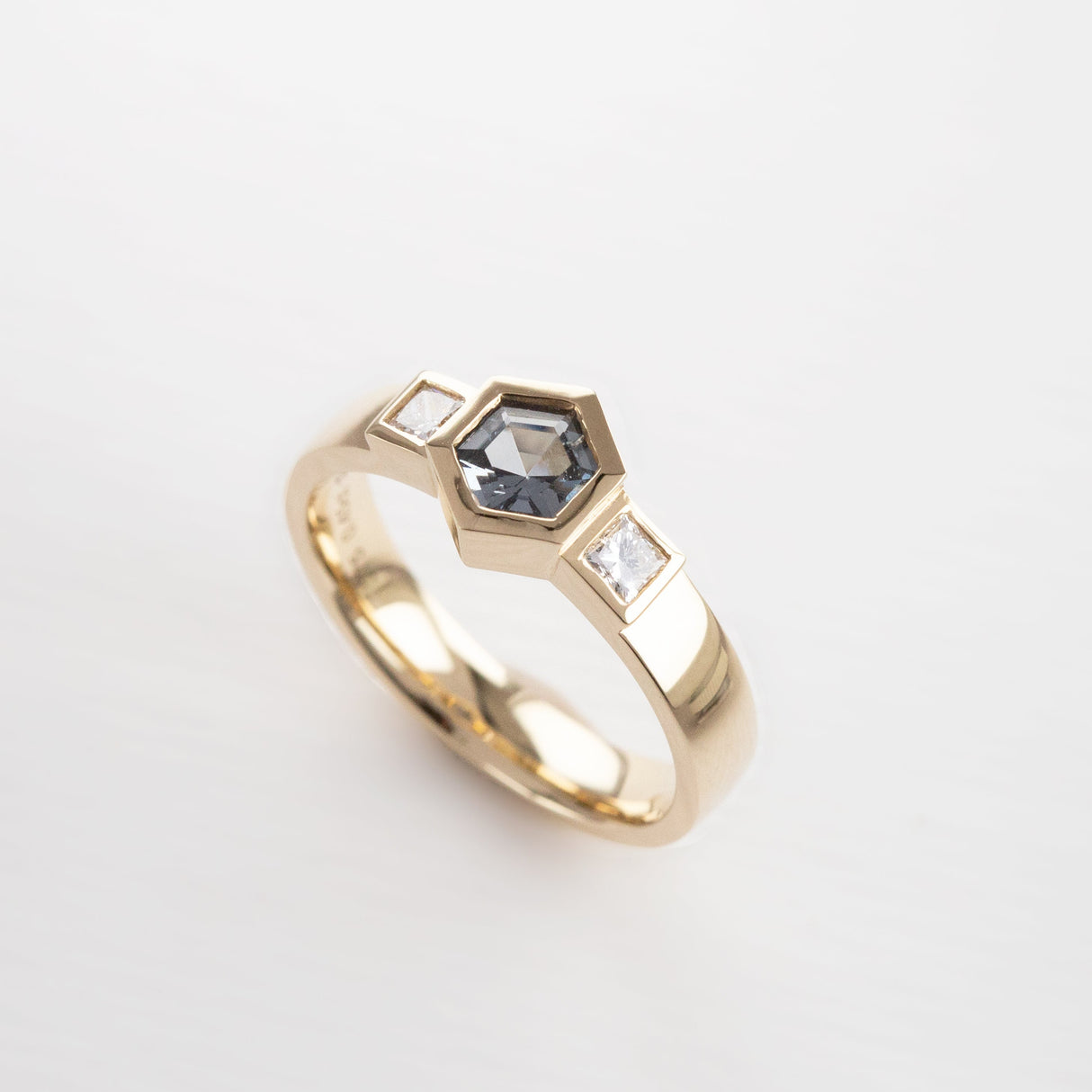 Little Princess ring with Stormy Grey Spinel and Diamonds