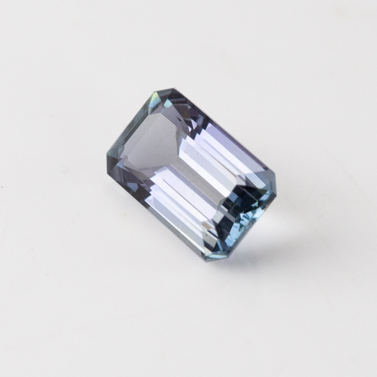 Violet Pleochroism Tanzanite Octagonal cut 2.37 carats