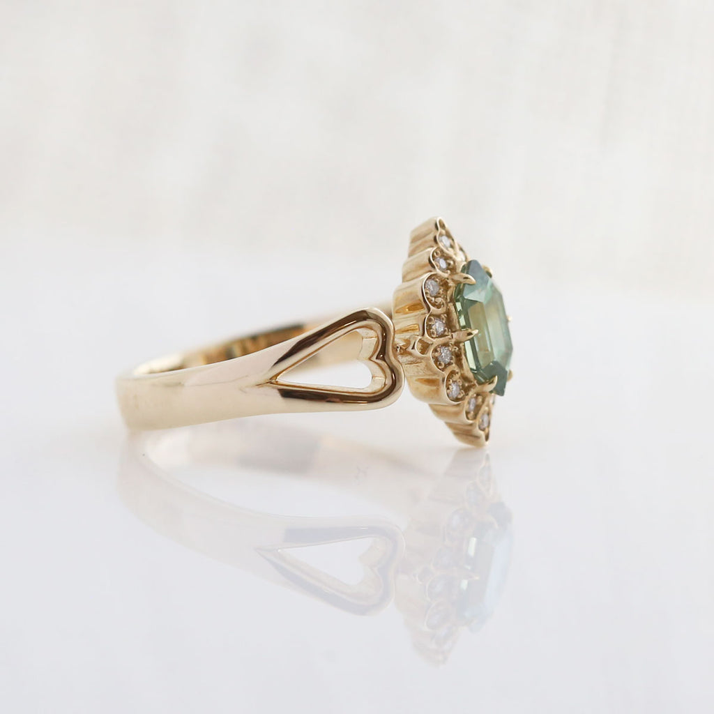1.01 carat Light Green Hexagon cut Sapphire Magic Carpet Ring in 9 carat Yellow Gold