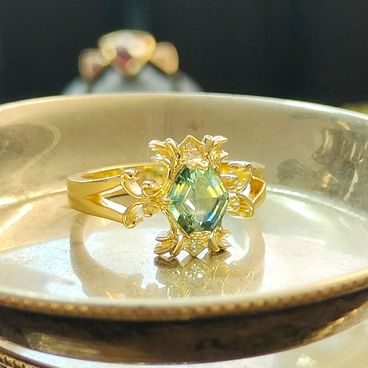 1.54 carat Green/Blue Parti Sapphire and Diamond Filligree Frame ring in 9 carat Yellow Gold