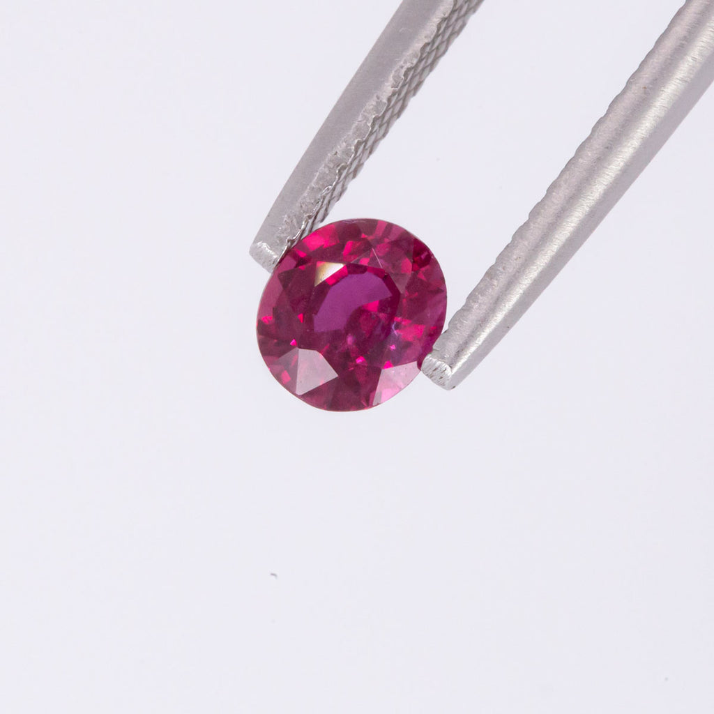 Berry Sapphire Oval cut 0.84 carats