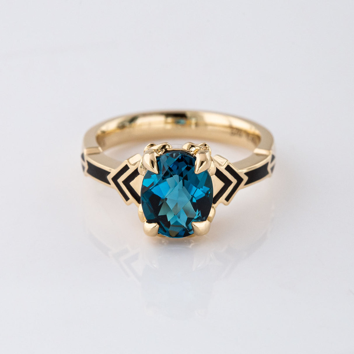 Robin Hood ring with London Blue Topaz in 9 carat Gold