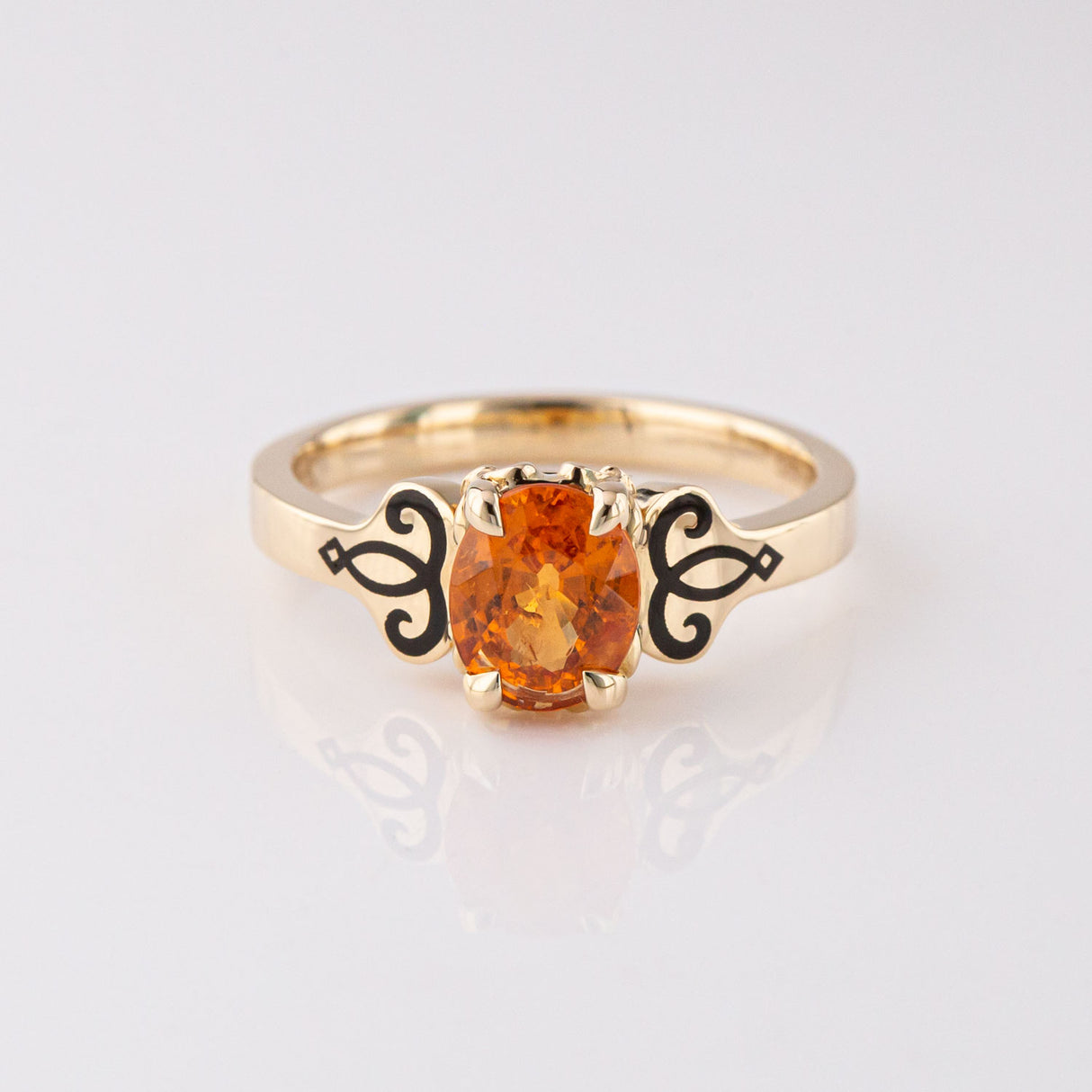 1.70 carat Mandarin Garnet Deco ring in 14 carat Gold