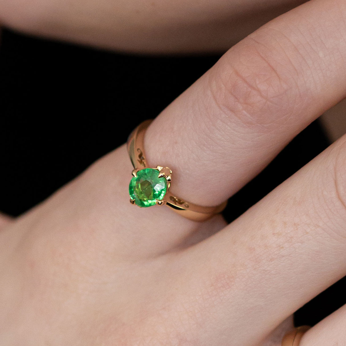 1.57 Tsavorite Seahorse Romance ring in 18 carat Gold