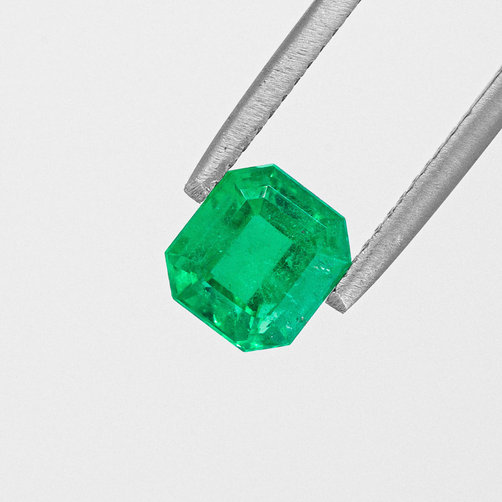 Apple Green Emerald - Emerald cut 1.32 carats