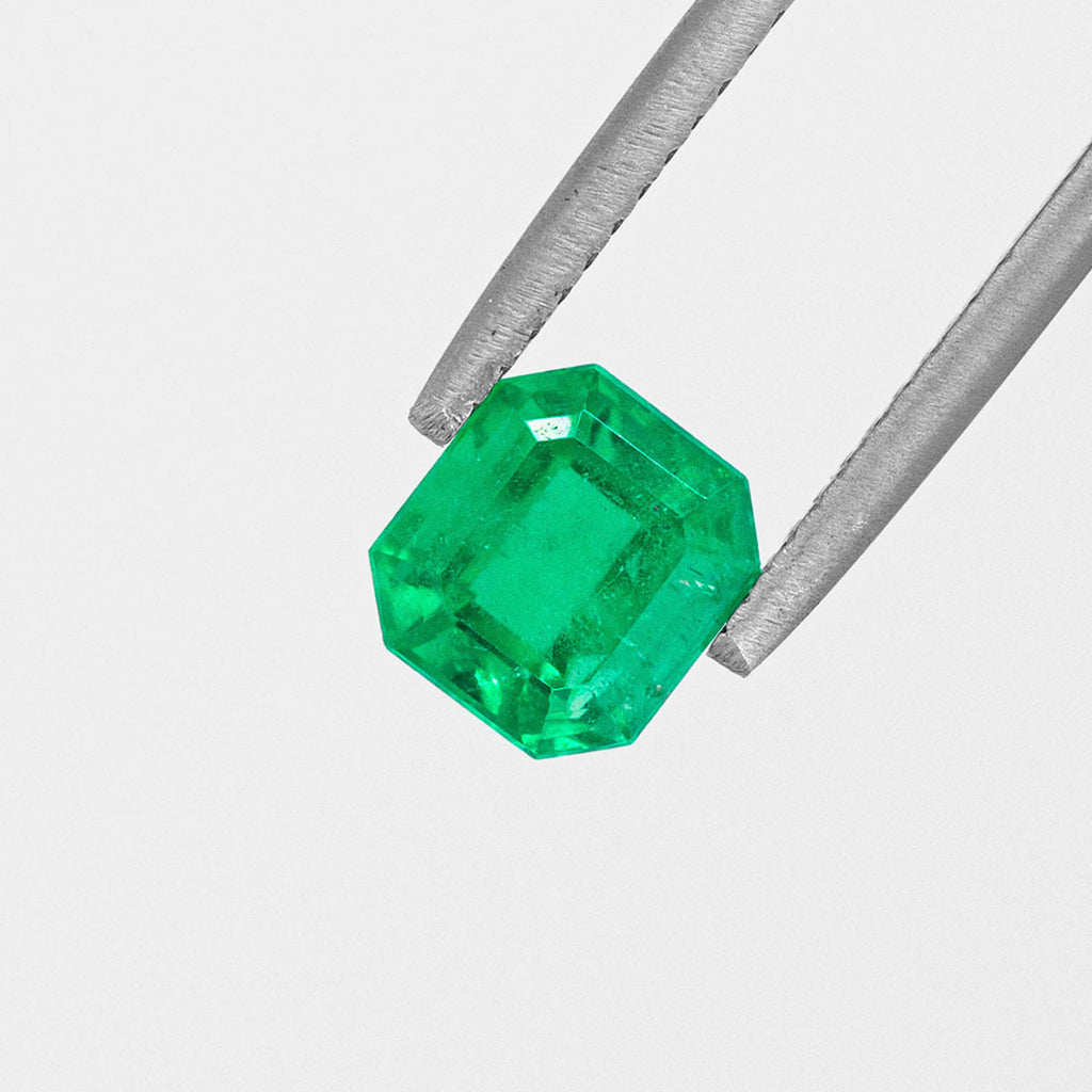 Apple Green Emerald - Emerald cut 1.32 carats