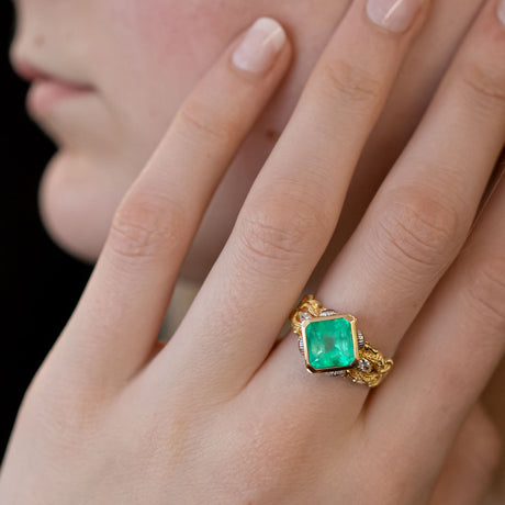 3.47 carat Emerald Seahorse Temple ring with Diamonds in 18 carat Gold and Platinum