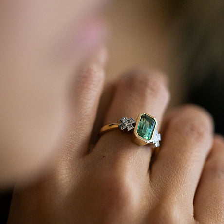 2.02 carat Blue to Green Tourmaline Kiss Kiss ring in Platinum and 9 carat Gold