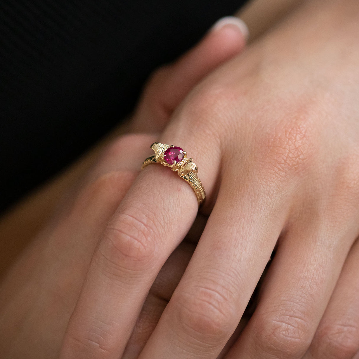 1.10 carat Red/Pink Sapphire Double Rising Cobra ring in 9 carat Gold