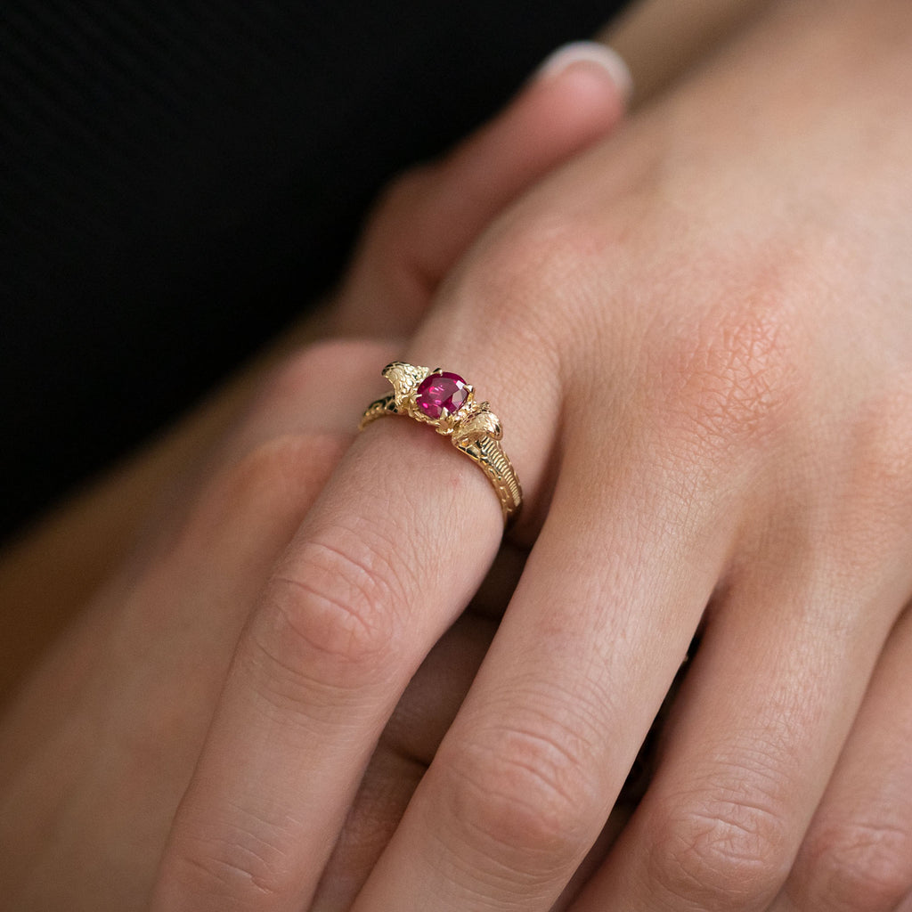 1.10 carat Red/Pink Sapphire Double Rising Cobra ring in 9 carat Gold